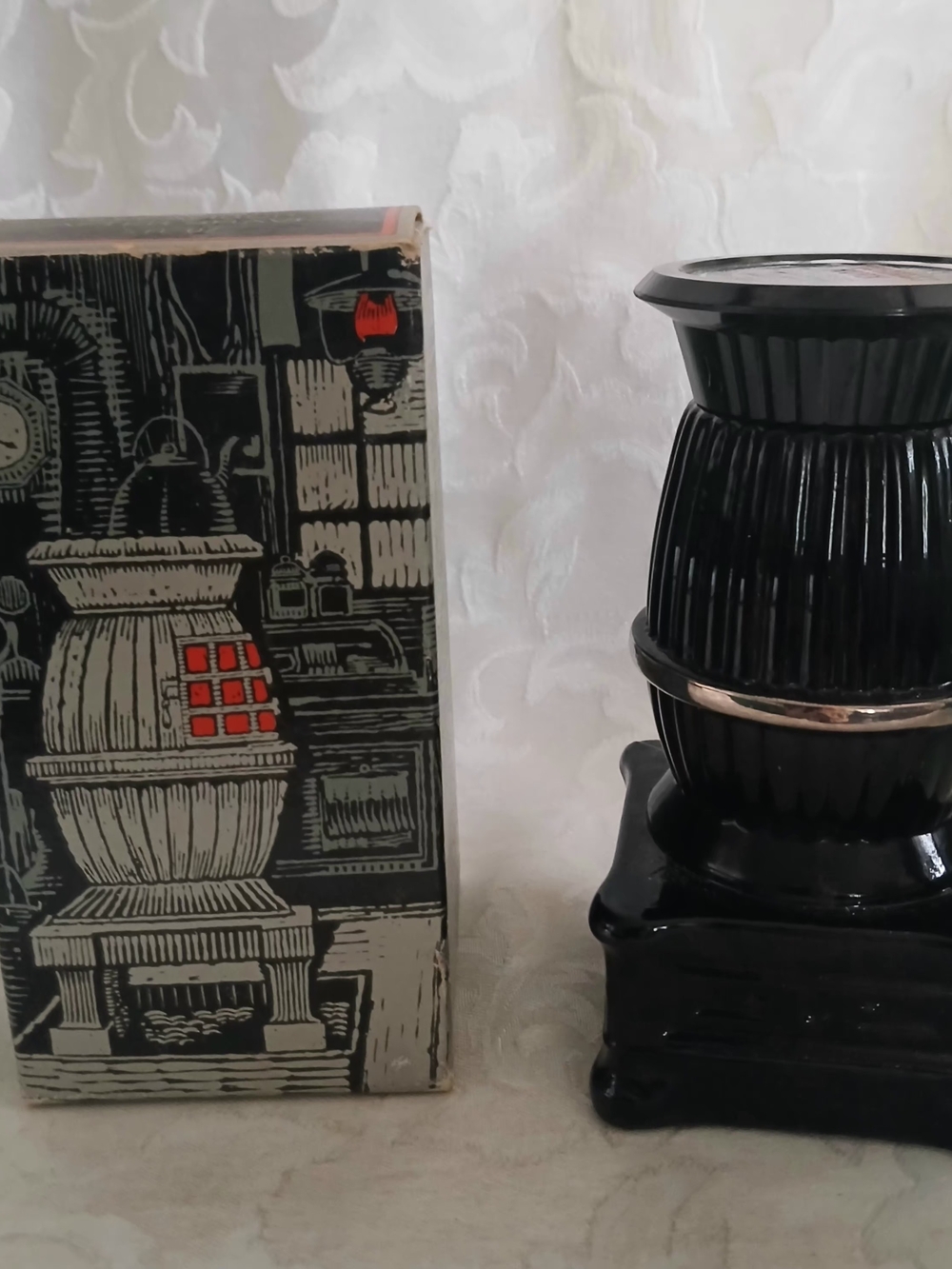 Avon Excalibur After Shave Black Pot-Belly Stove 5 fl oz.